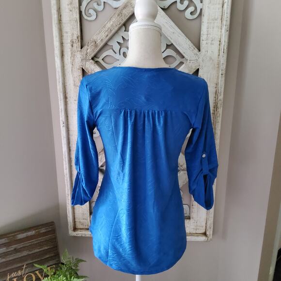 NY Collection Women's Roll Tab Sleeve Zip Jacquard Sequin Blouse Top in Blue - Picture 3 of 9